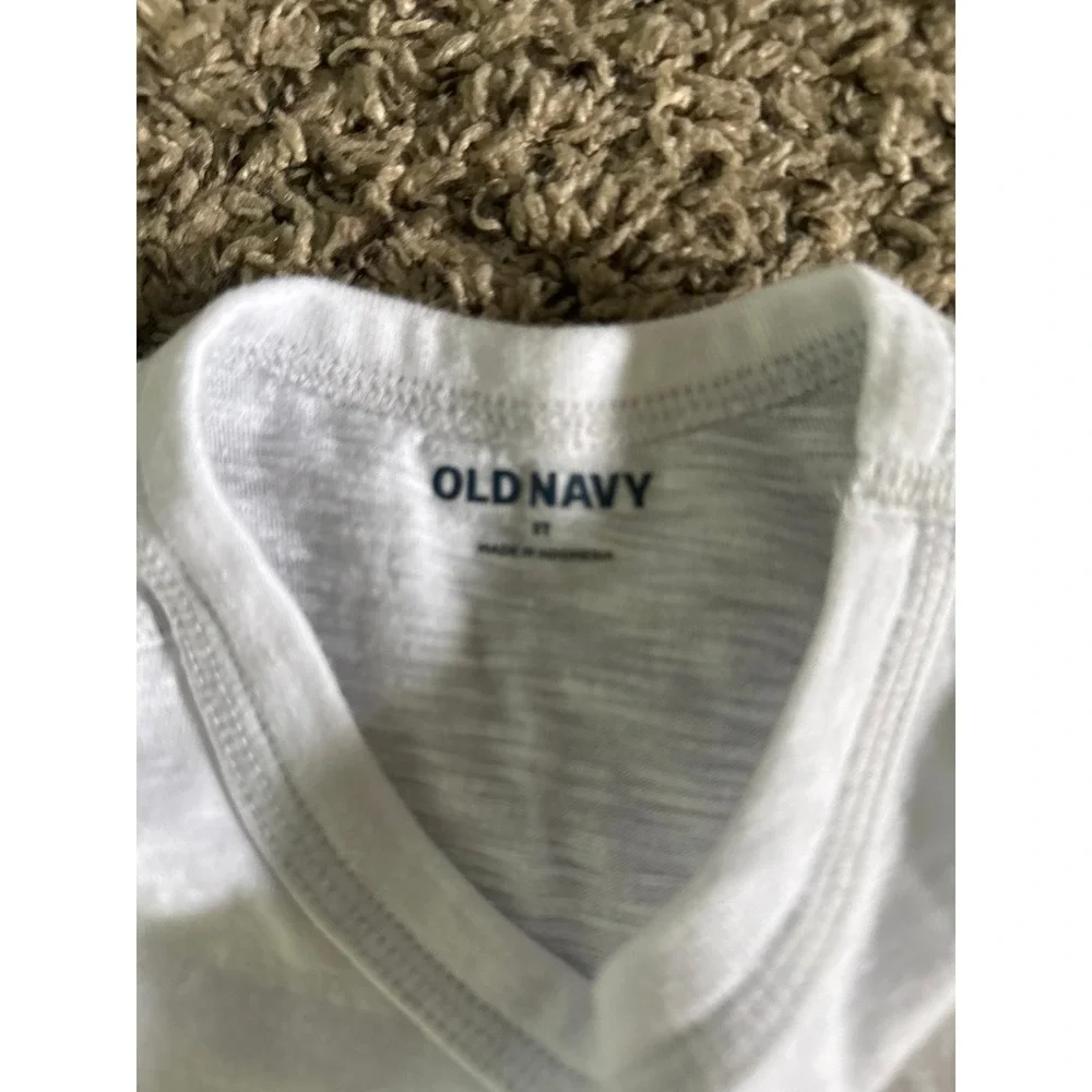 Old Navy Boys White Front Pocket Short Sleeve Tee Size 5T